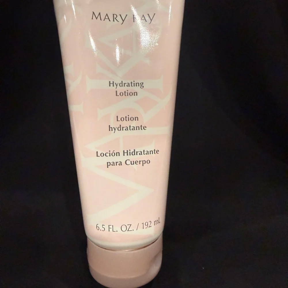 Mary Kay Hello Clean Set 2-in-1 Body Wash & Shave Gel and Hydrating Lotion